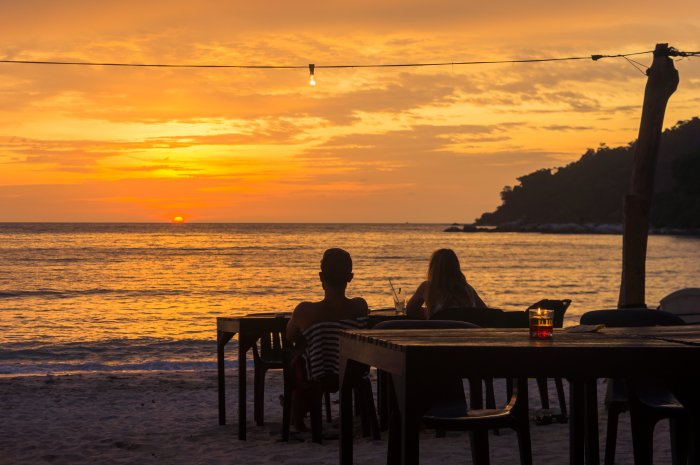 Dîner les pieds dans le sable