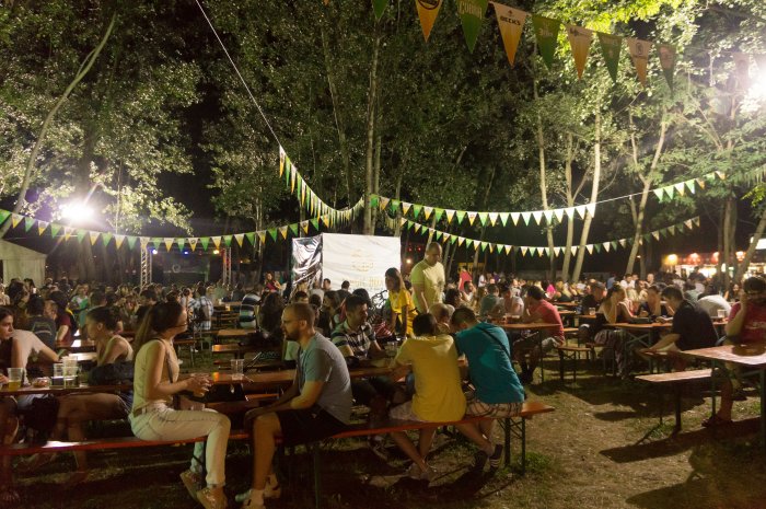 Beer Garden à Ada Cingalija, Belgrade