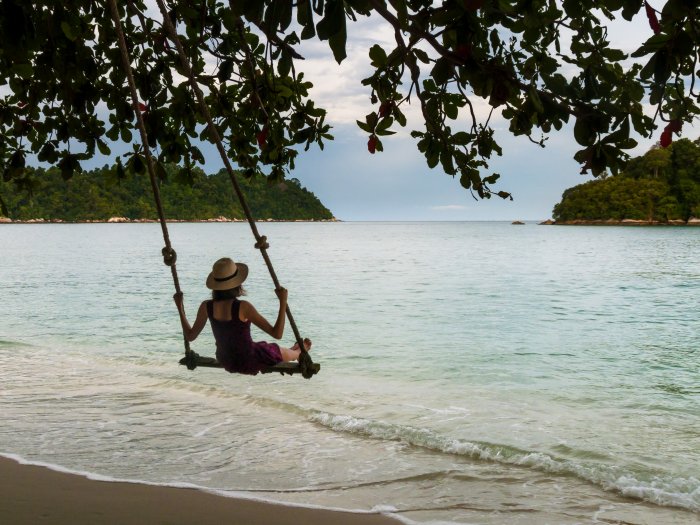 Balançoire au-dessus de la mer à Pangkor, Malaisie