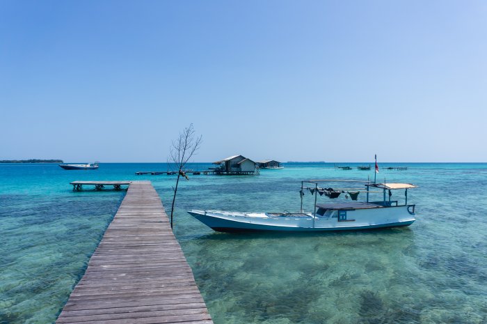 Ponton à Karimunjawa, Indonésie