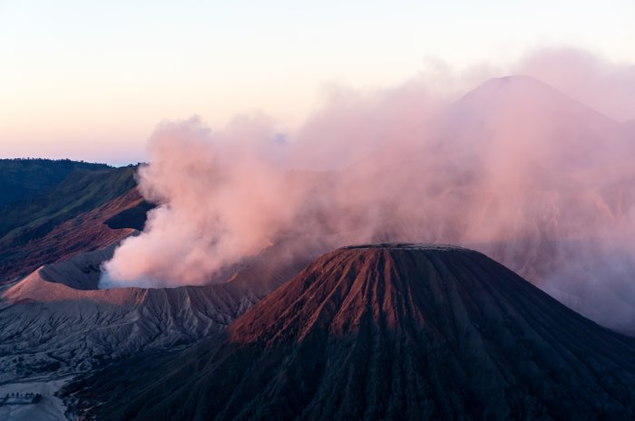 Lever de soleil sur le mont Bromo, Java, Indonésie