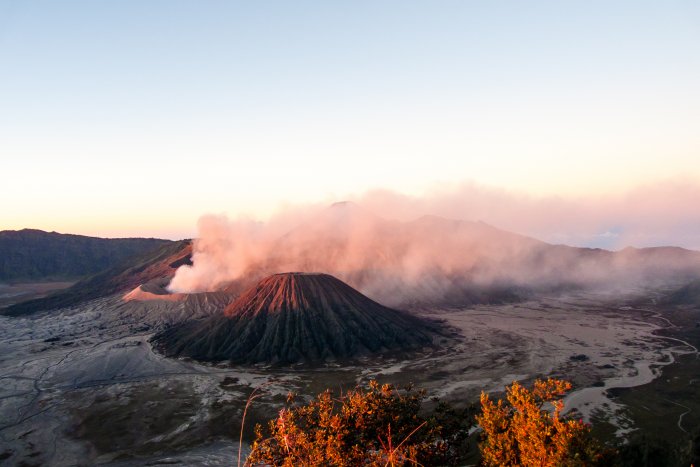 Lever de soleil sur le mont Bromo, Java, Indonésie