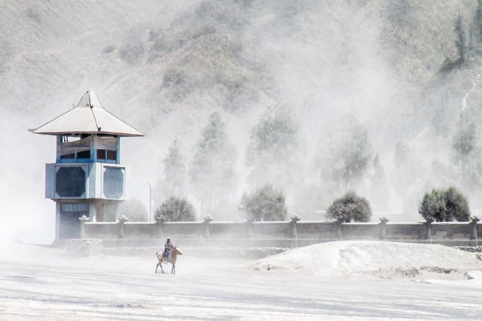 Temple aux pieds du Mont Bromo, Indonésie