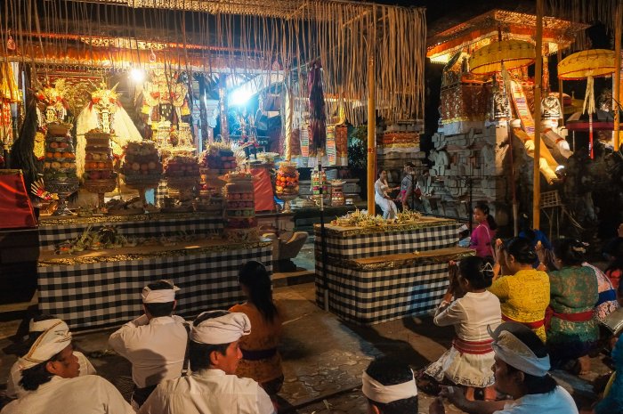 Cérémonie au temple à Bali