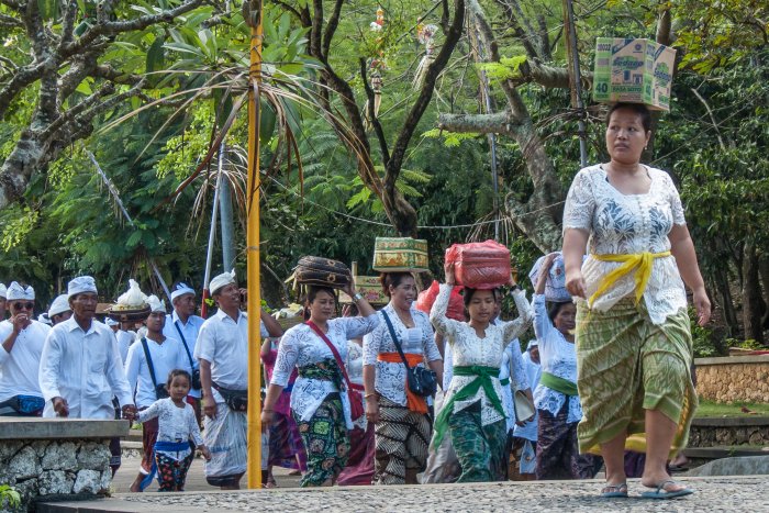 Balinais au temple d'Uluwatu