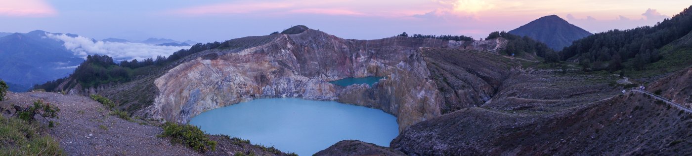Coucher de soleil sur le volcan Kelimutu
