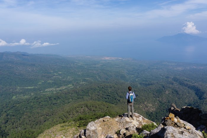 Ascension du volcan Egon, Florès