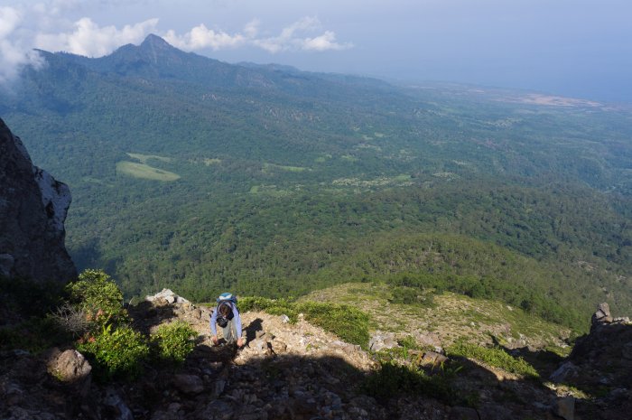 Ascension du volcan Egon, Florès