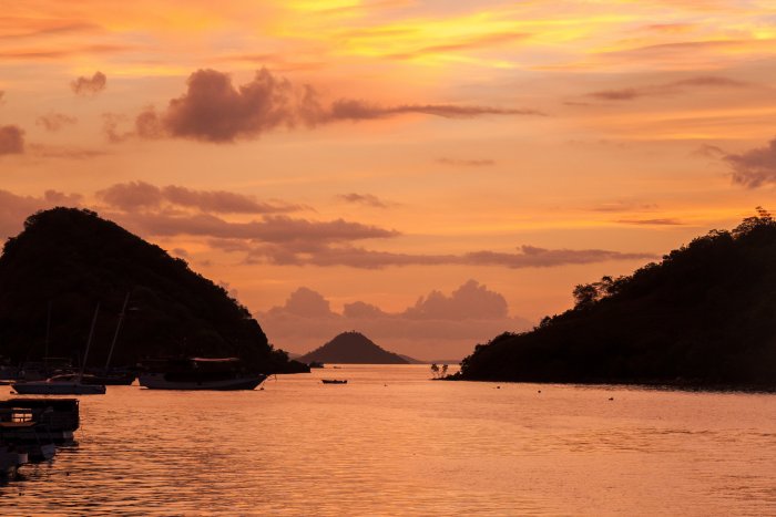 Coucher de soleil au port de Labuan Bajo