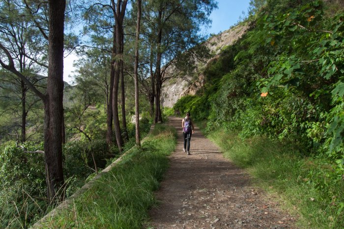 Chemin vers le volcan Kelimutu