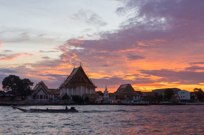 Coucher de soleil sur le Wat Arun, Bangkok