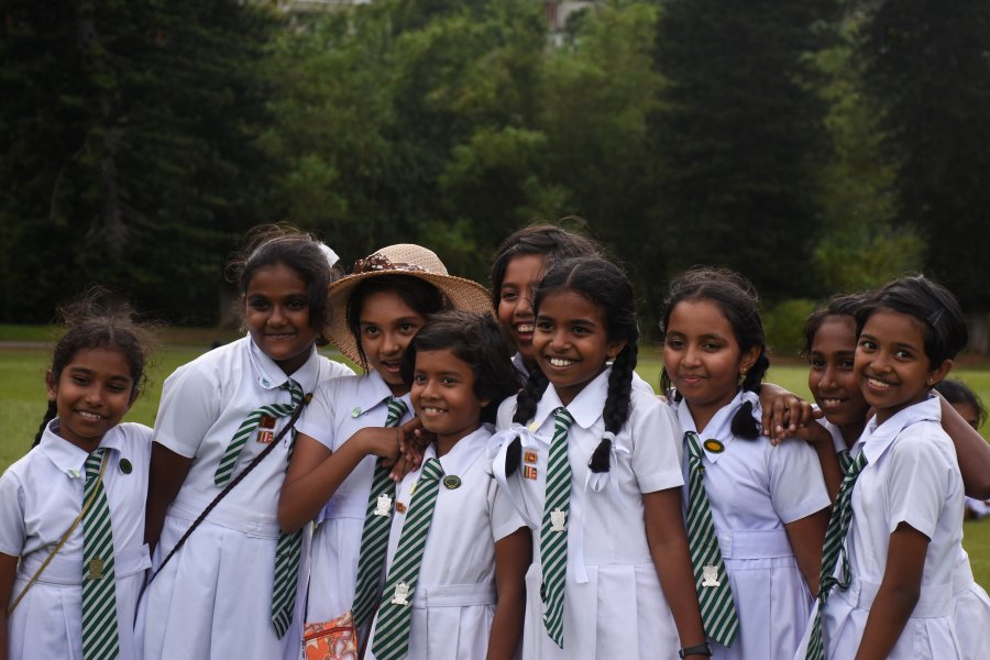 Bande de filles, Jardin botanique de Kandy, Sri Lanka