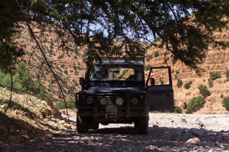 4x4 dans l'oued, près de la palmeraie de Tioute