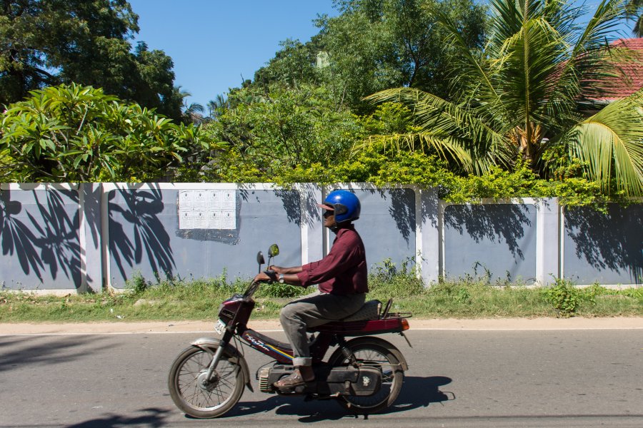 Sri Lankais à mobylette à Jaffna