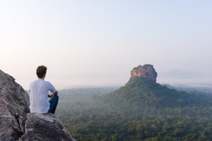 Vue sur le Lion's rock depuis le Pidurangala rock, Sigiriya, Sri Lanka