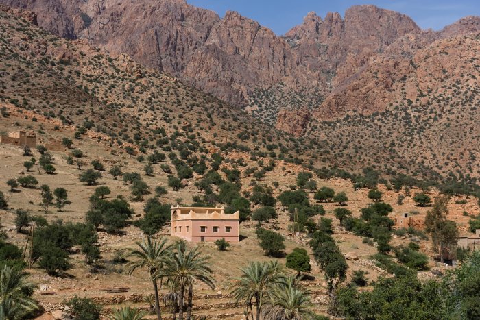 Tafraout dans la montagne au Maroc