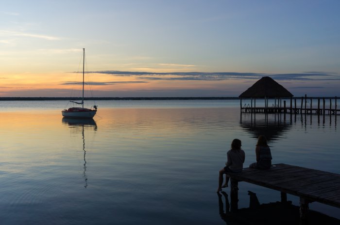 Lever de soleil à Bacalar, Mexique