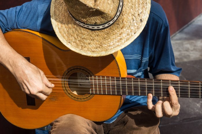 Joueur de guitare à Valence, Espagne