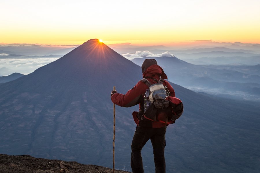 Lever de soleil sur le volcan Agua, Guatemala