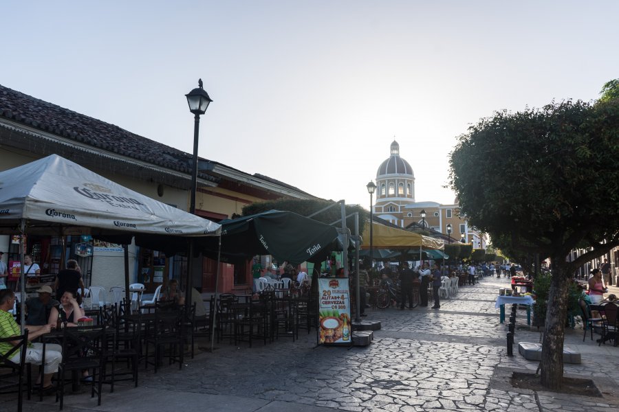 Rue des bars à Grenade, Nicaragua