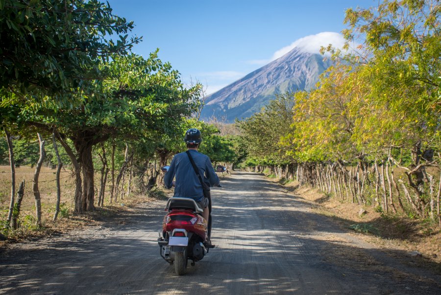 Scooter à Ometepe, Nicaragua