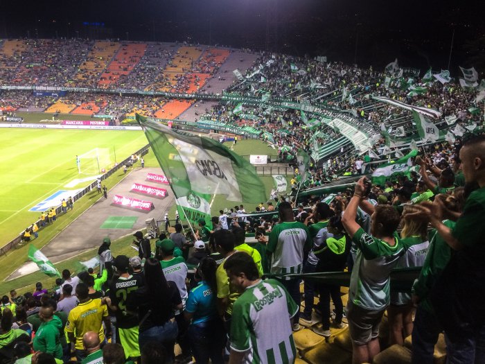 Match de foot à Medellin, Colombie