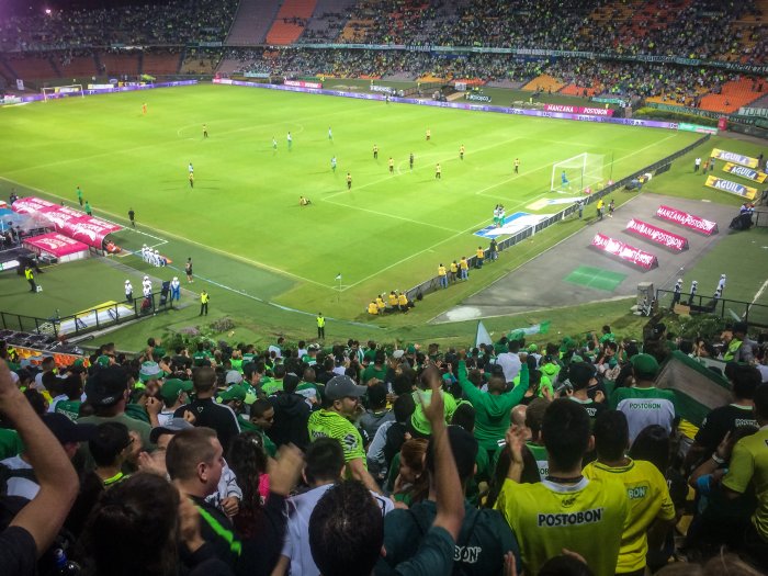 Match de foot à Medellin, Colombie