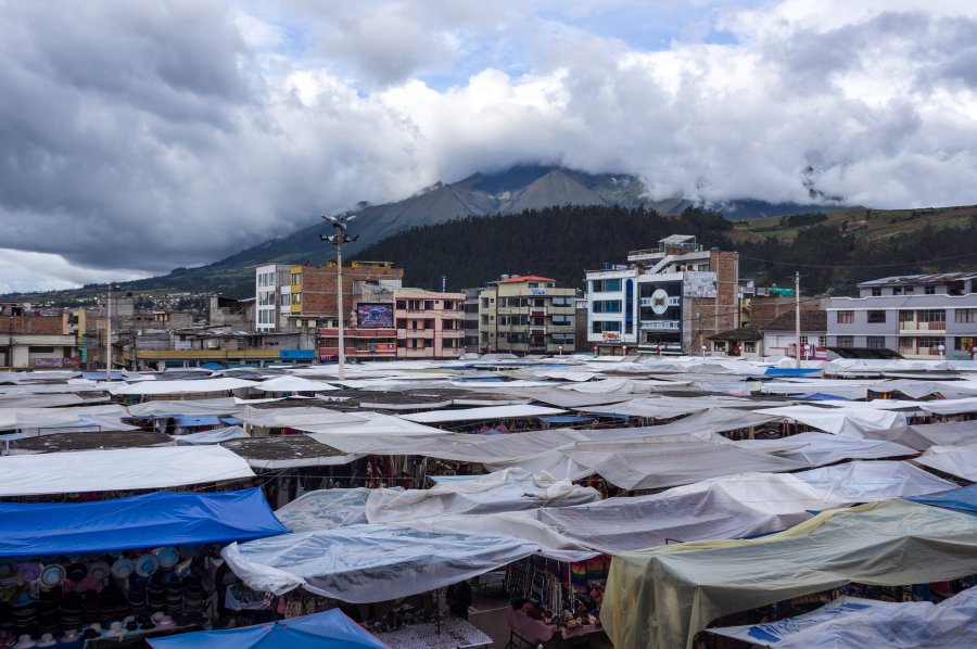 Place des ponchos, Otavalo, Équateur