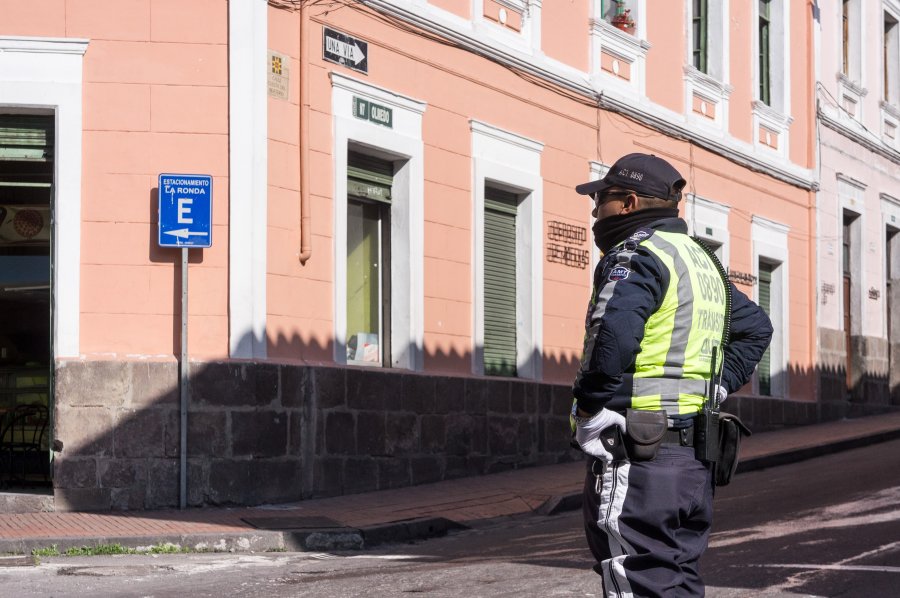 Policier à Quito, Equateur