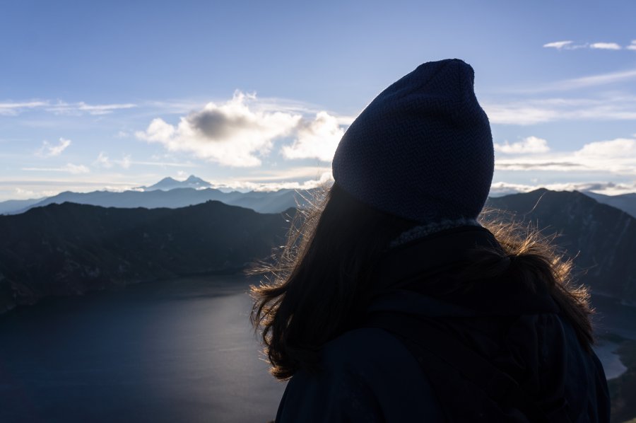 Lever de soleil sur la lagune de Quilotoa