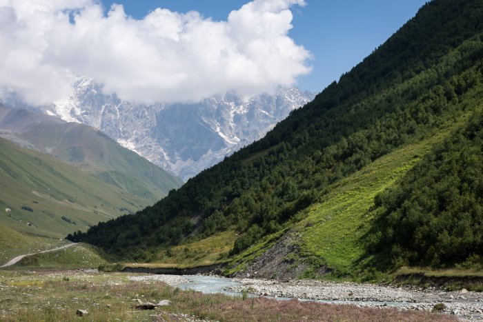 Randonnée d'Ushguli au glacier Shkhara, Géorgie