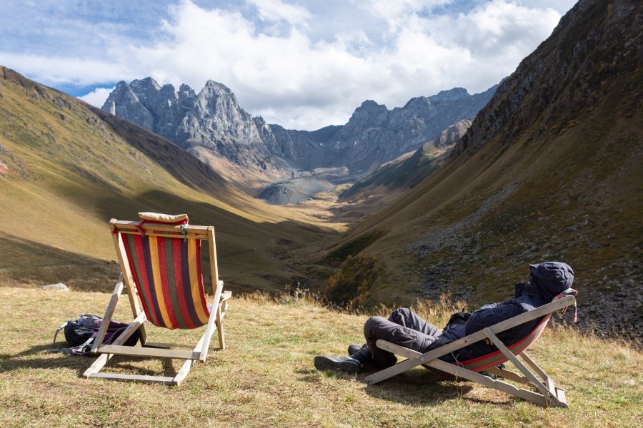 Détente dans les montagnes de Kazbegi, Chaukhi, Juta, Géorgie