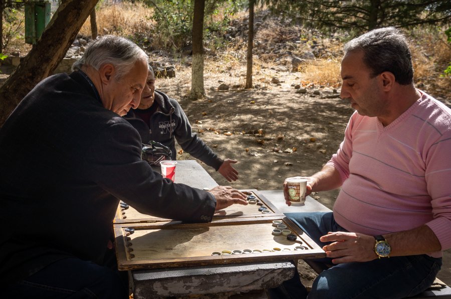 Joueurs de backgammon à Yerevan