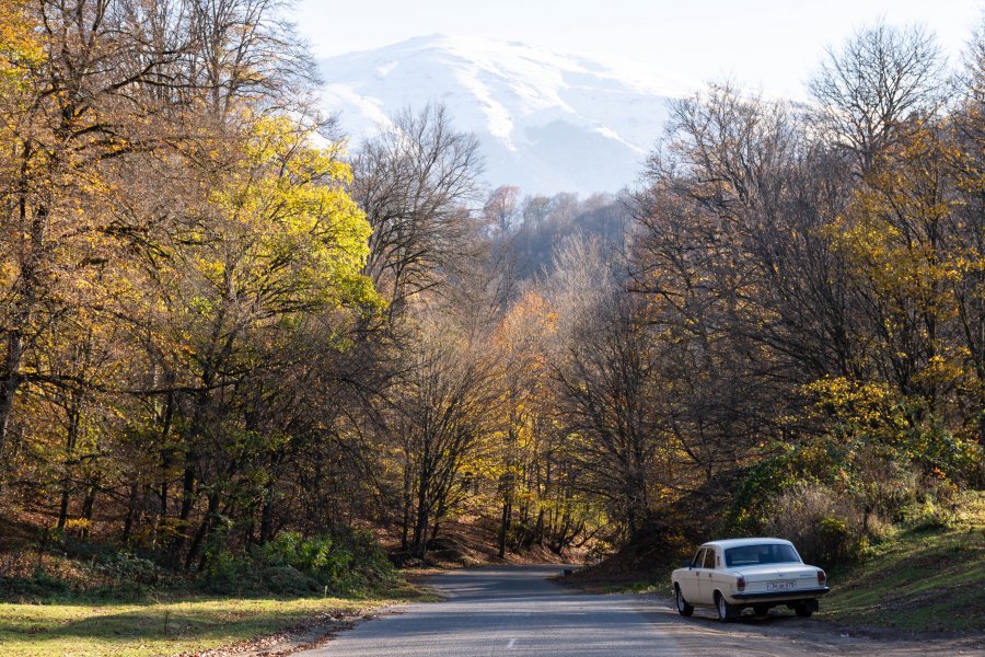 Promenade dans le parc de Dilijan à l'automne, Arménie