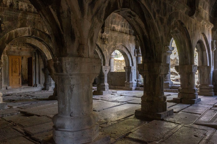 Intérieur du monastère de Sanahin en Arménie