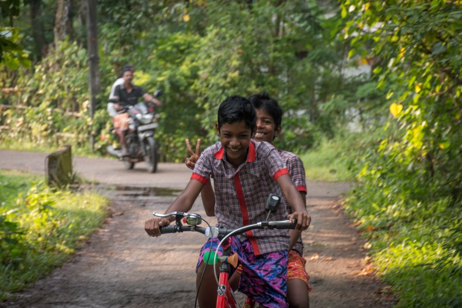 Enfants à Munroe Island, Kerala, Inde du sud