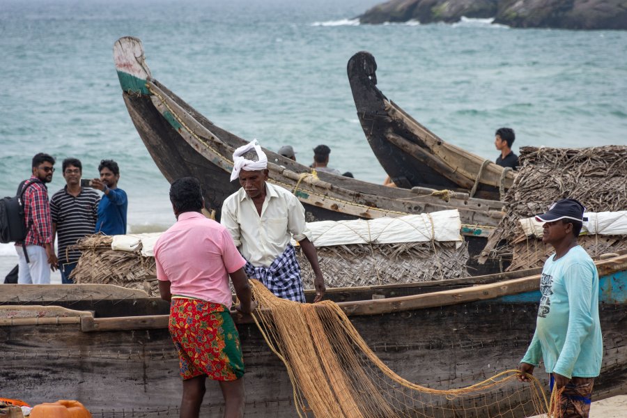 Pêcheurs sur la plage de Kovalam, Inde