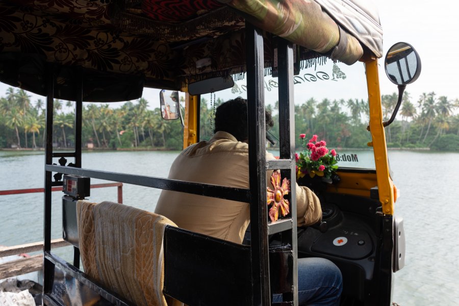 Rickshaw sur l'eau