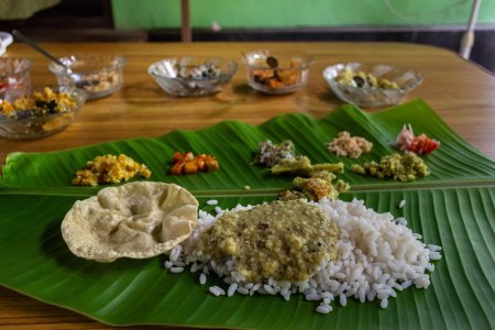 Thali d'Inde du sud sur feuille de bananier