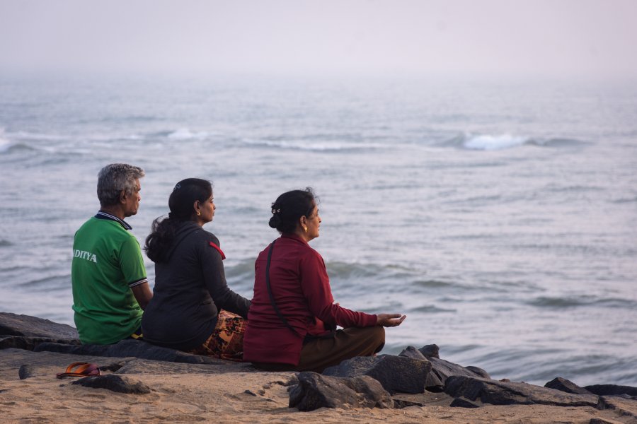 Méditation sur la plage de Pondichery