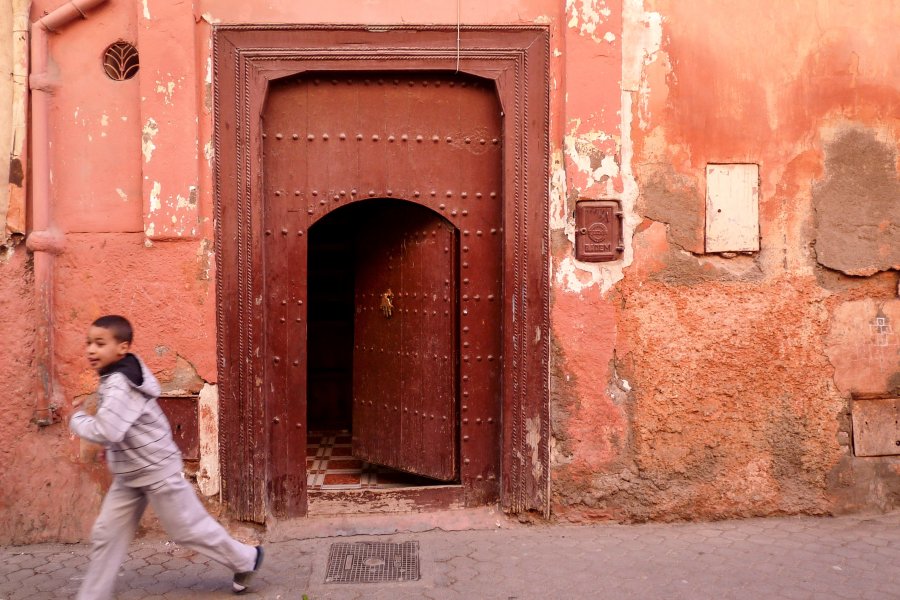 Gamin dans les rues de Marrakech