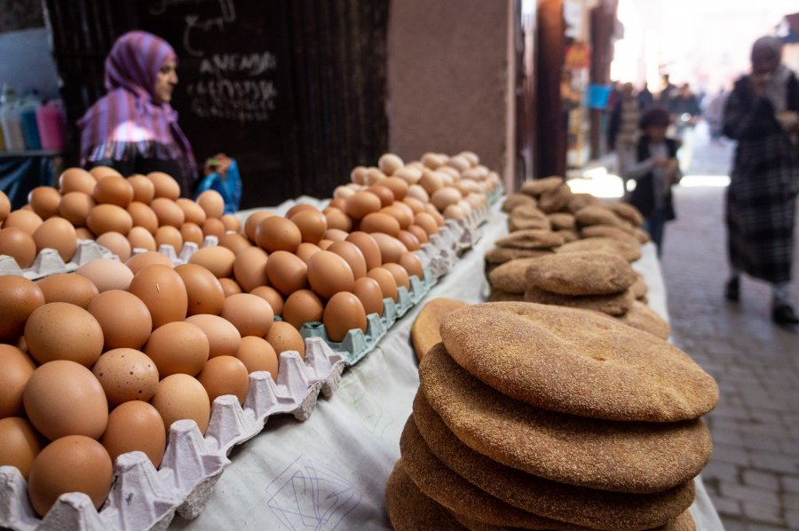 Marchand de pain et d'œufs à Marrakech