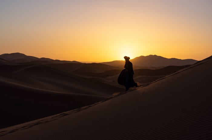 Touareg dans le désert à Merzouga