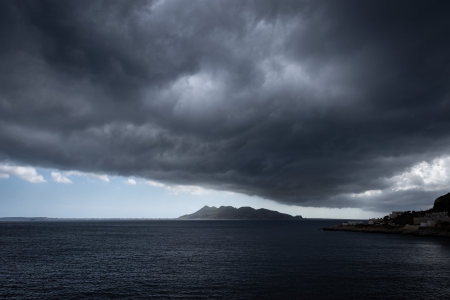 Ciel d'orage sur les îles égades, Sicile