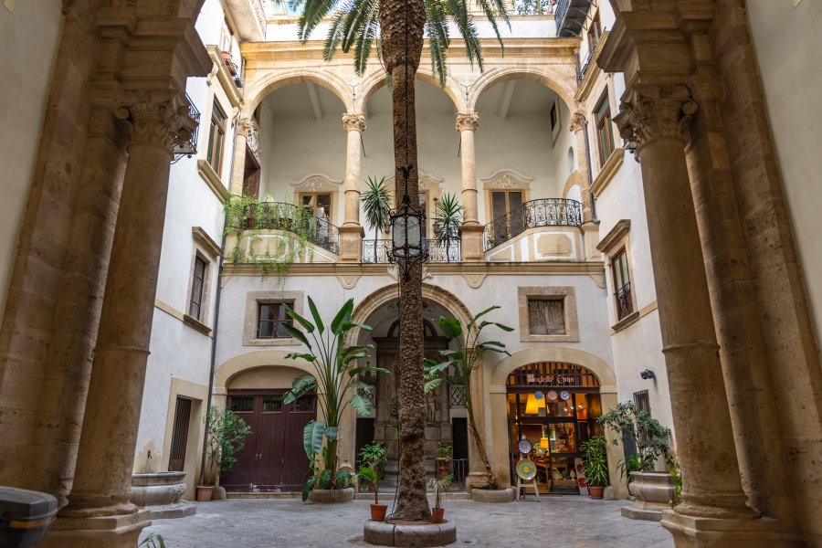 Patio d'un palais de Palerme, Sicile