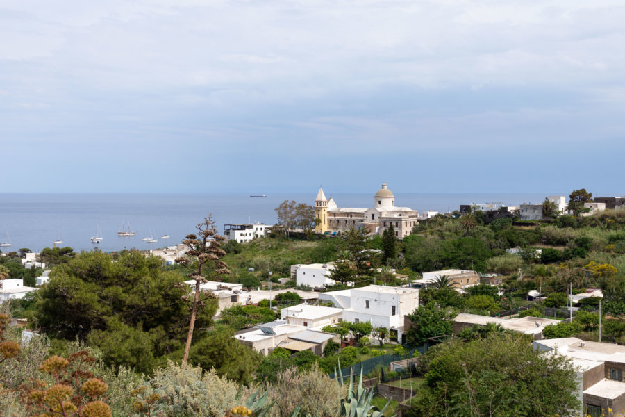 Église dans le village de Stromboli, Sicile