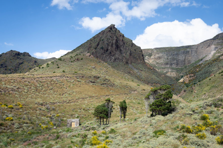 Paysage de montagne sur l'île de Lipari, Sicile