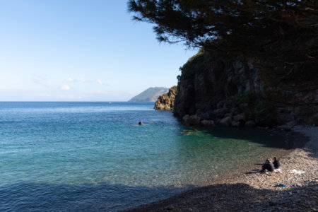 Plage sur l'île de Lipari, Sicile