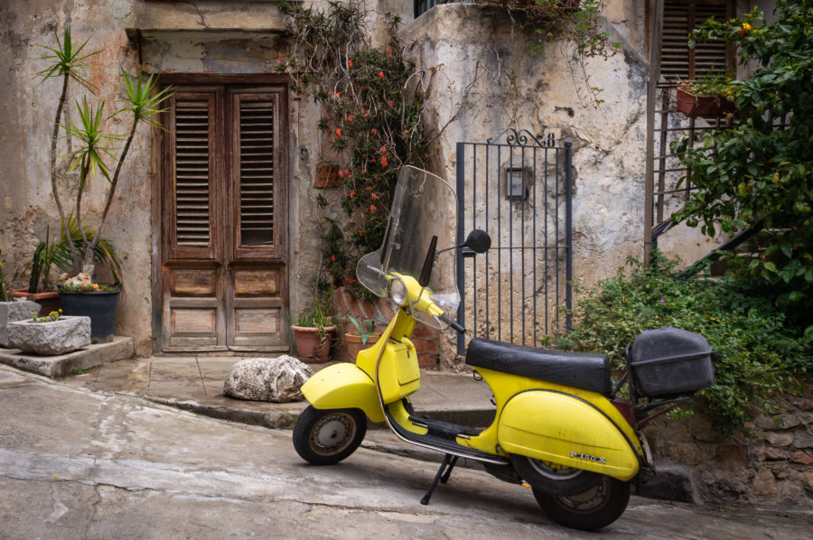 Scooter italien à Monreale, Palerme