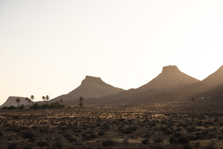 Coucher de soleil sur les montagnes à Tataouine, Sud tunisien